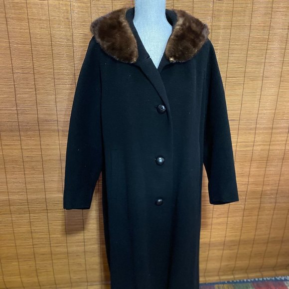 Famous-Barr Jackets & Blazers - Vintage Famous Barr Black Coat from Parkmoor NY with Fur Collar